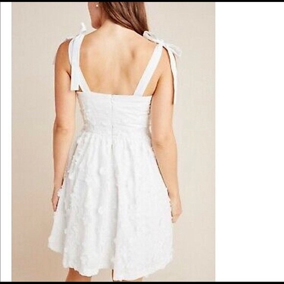 Gal Meets Glam Trudy Dress White Tonal Floral Applique Fit and Flare 8 NWT - Picture 10 of 10